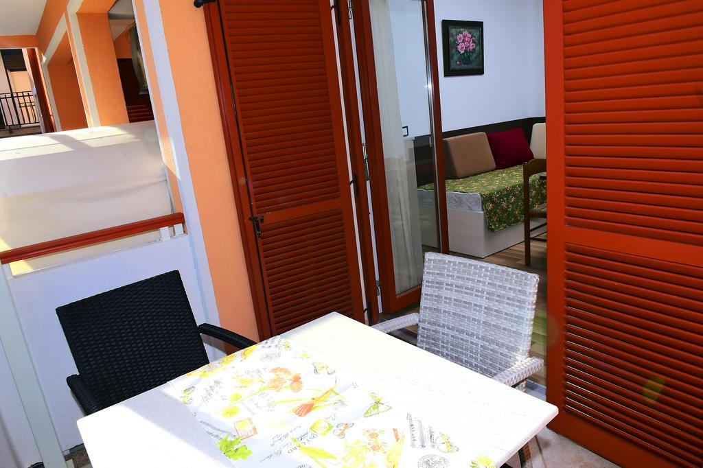 Apartments Zdjelar Πόρετς Εξωτερικό φωτογραφία