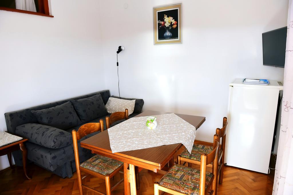 Apartments Zdjelar Πόρετς Εξωτερικό φωτογραφία