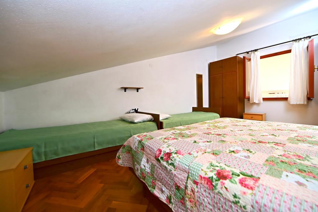 Apartments Zdjelar Πόρετς Εξωτερικό φωτογραφία