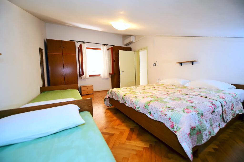 Apartments Zdjelar Πόρετς Εξωτερικό φωτογραφία