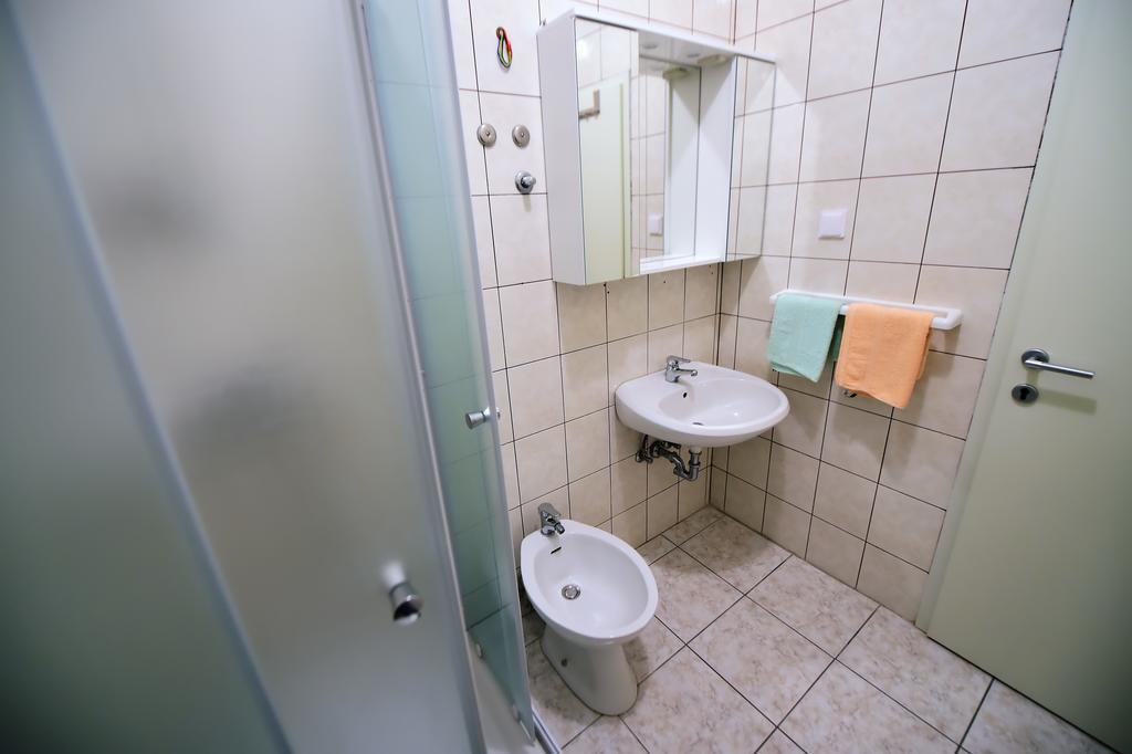 Apartments Zdjelar Πόρετς Εξωτερικό φωτογραφία