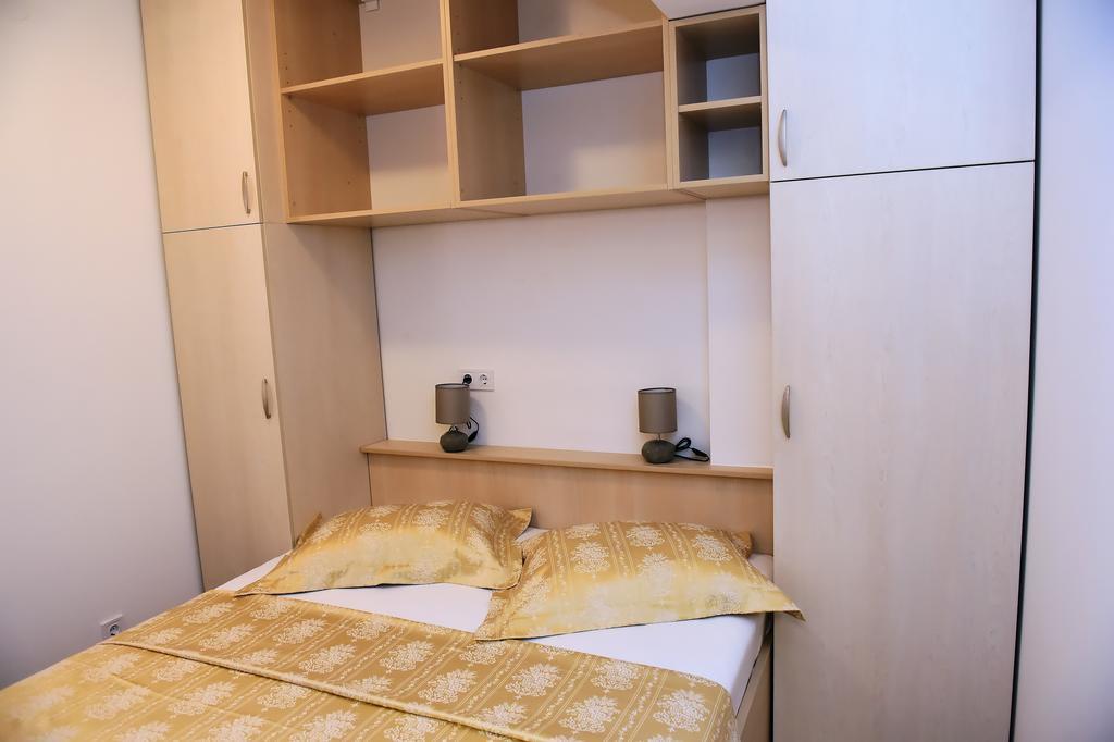 Apartments Zdjelar Πόρετς Εξωτερικό φωτογραφία