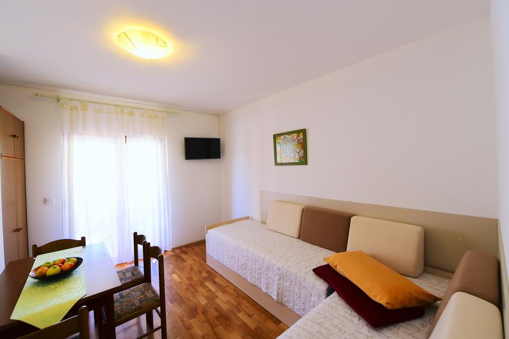 Apartments Zdjelar Πόρετς Εξωτερικό φωτογραφία