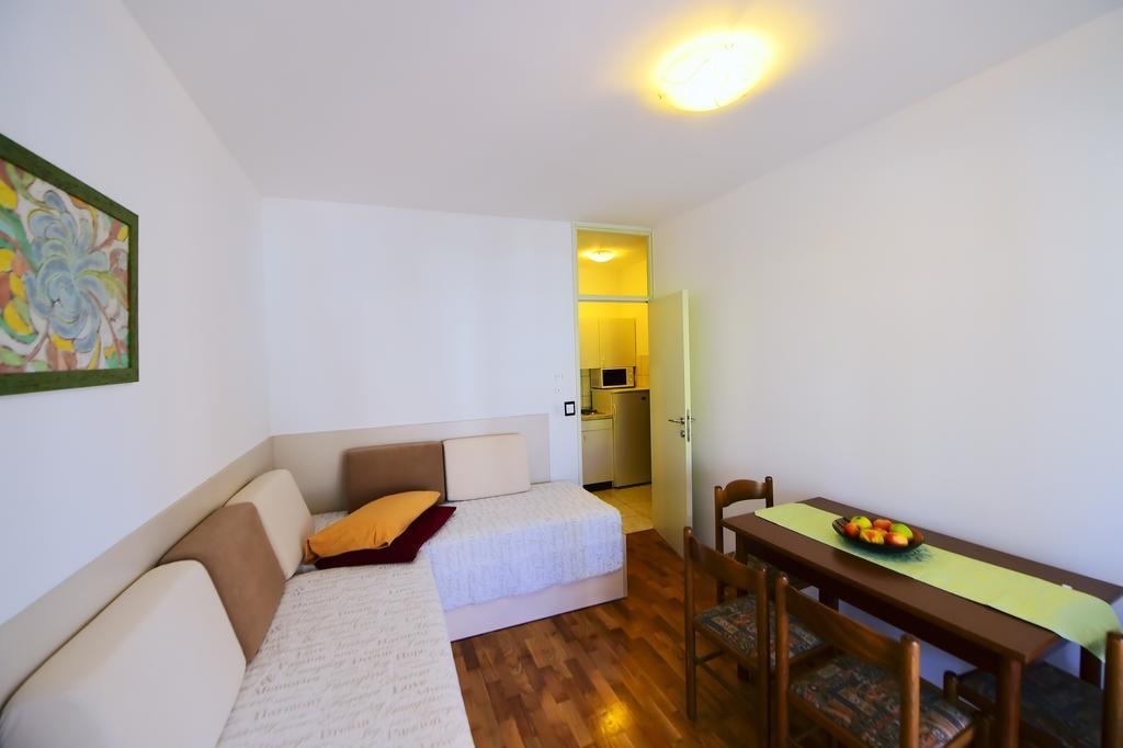 Apartments Zdjelar Πόρετς Εξωτερικό φωτογραφία