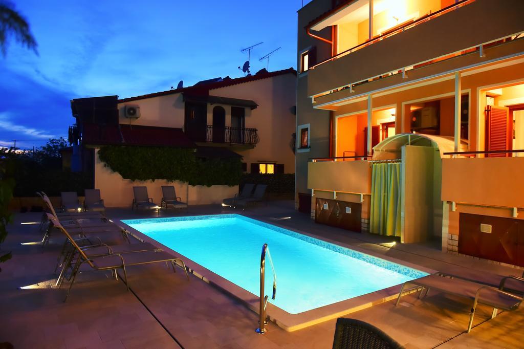 Apartments Zdjelar Πόρετς Εξωτερικό φωτογραφία