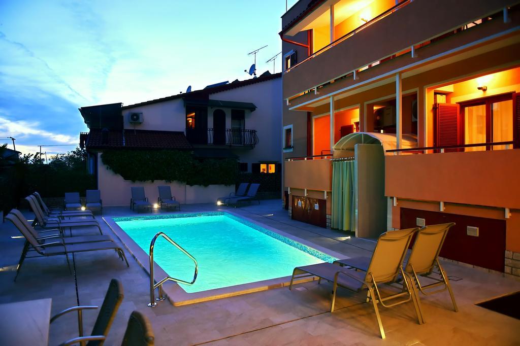 Apartments Zdjelar Πόρετς Εξωτερικό φωτογραφία