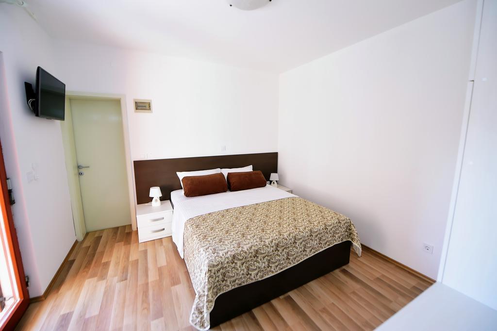 Apartments Zdjelar Πόρετς Εξωτερικό φωτογραφία