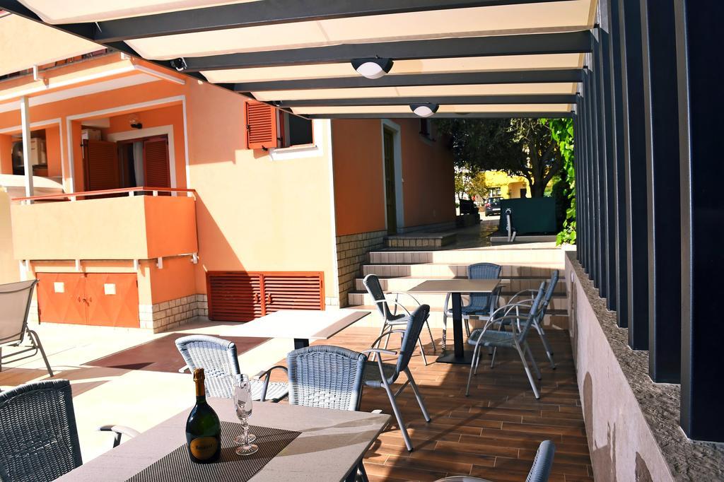 Apartments Zdjelar Πόρετς Εξωτερικό φωτογραφία