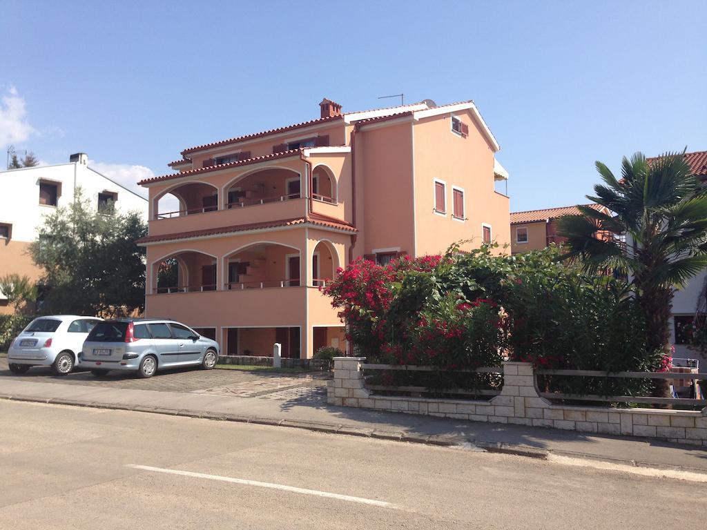 Apartments Zdjelar Πόρετς Εξωτερικό φωτογραφία