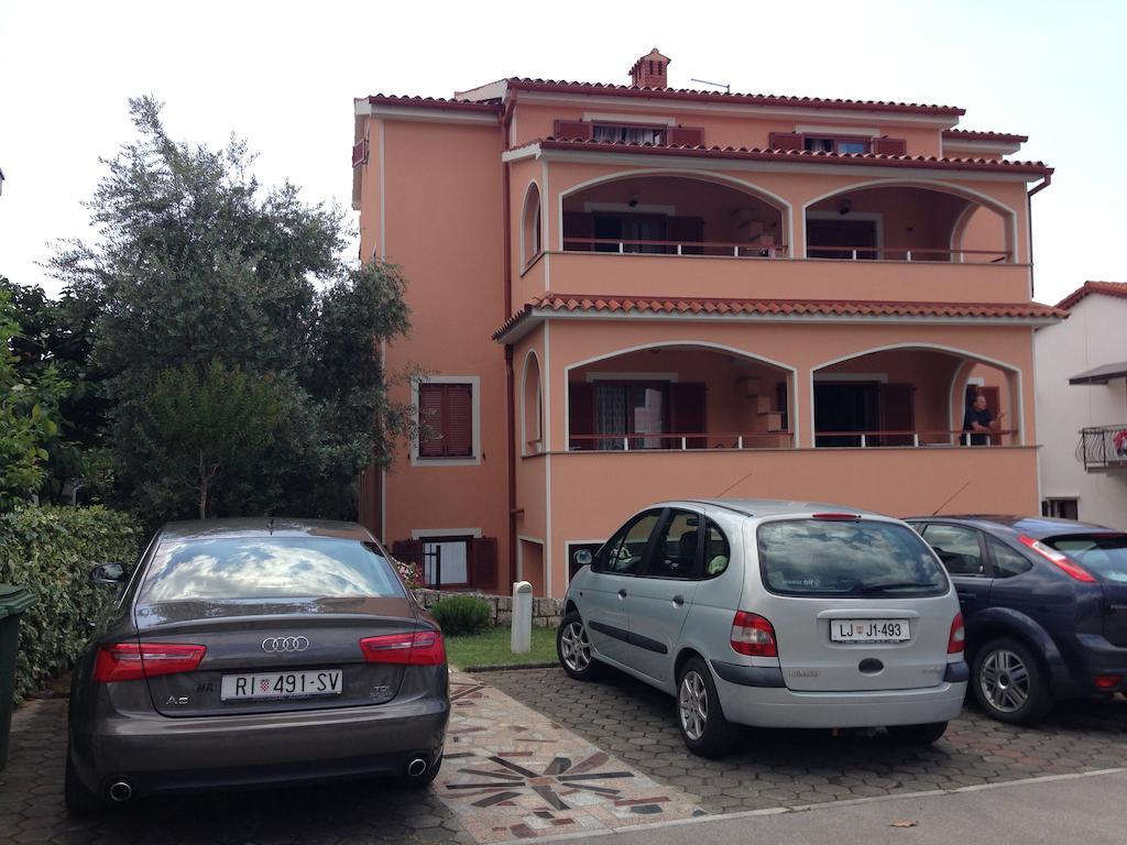 Apartments Zdjelar Πόρετς Εξωτερικό φωτογραφία