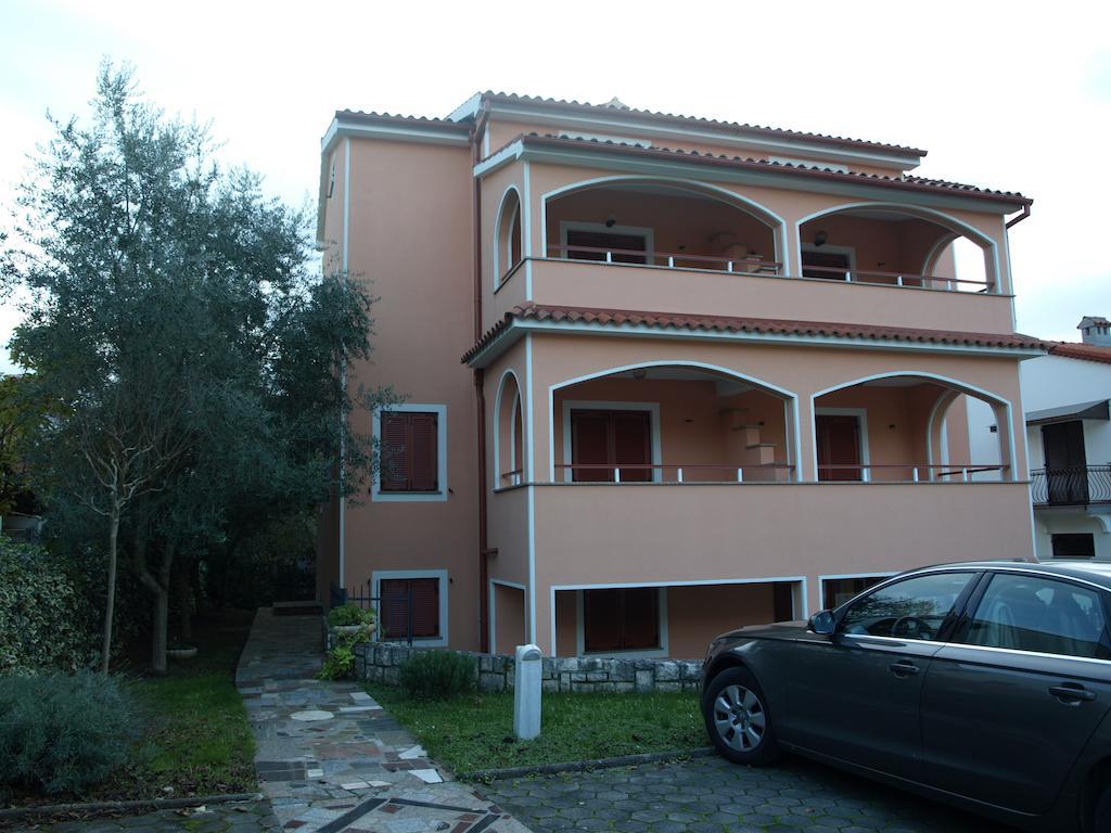 Apartments Zdjelar Πόρετς Εξωτερικό φωτογραφία